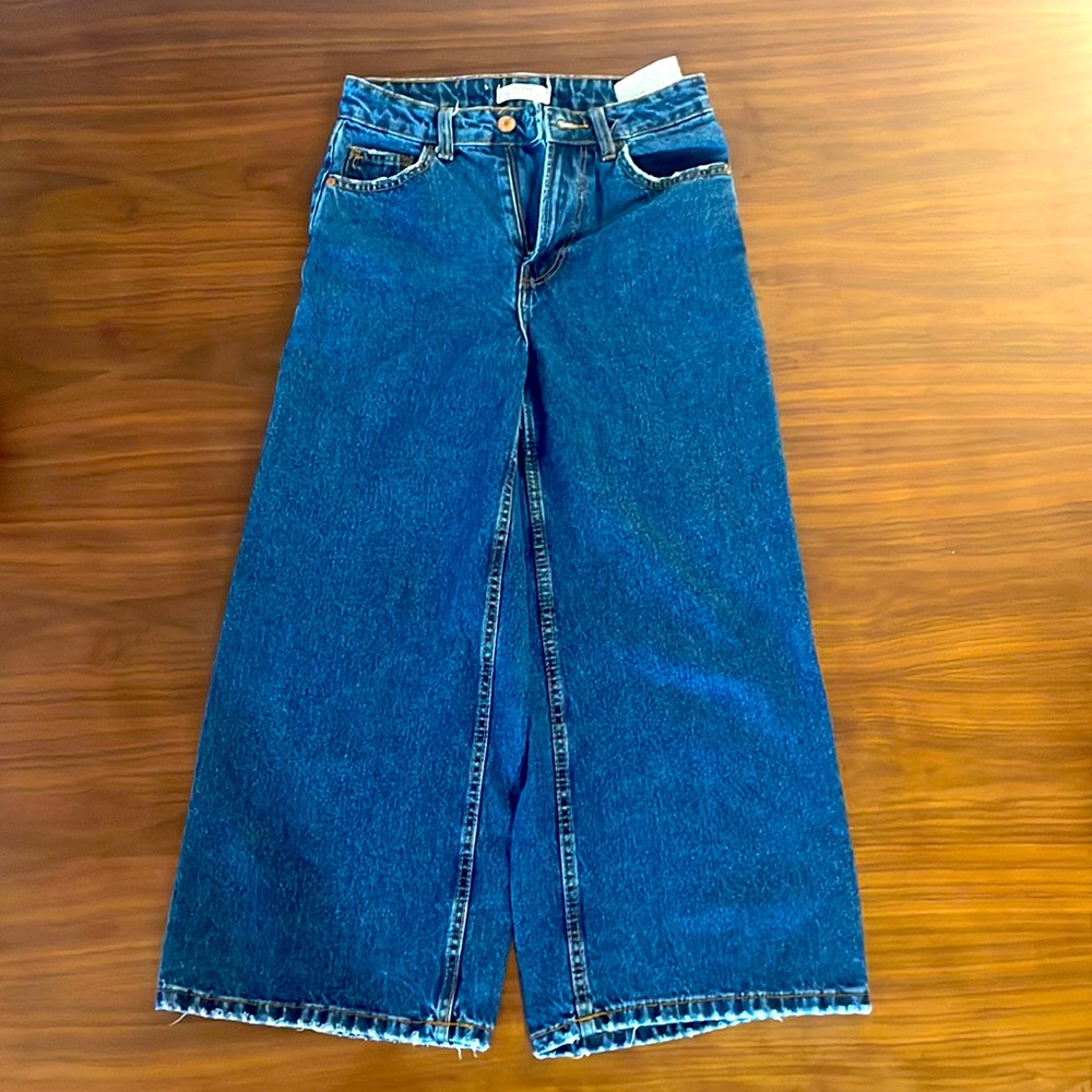 Bershka Wide Leg Cropped Medium Wash Jeans